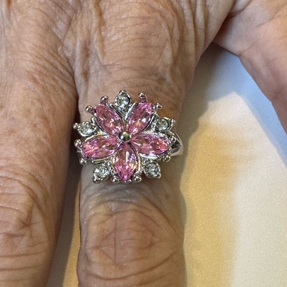 Elegant Pink Floral Ring - Picture 2 of 2